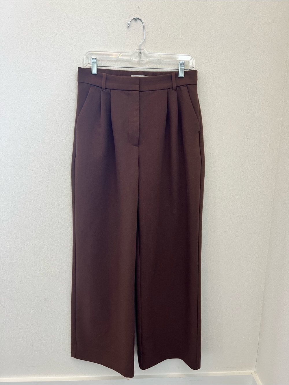 Abercrombie & Fitch Wide-Leg Pleated Dress Pants in Dark Coffee